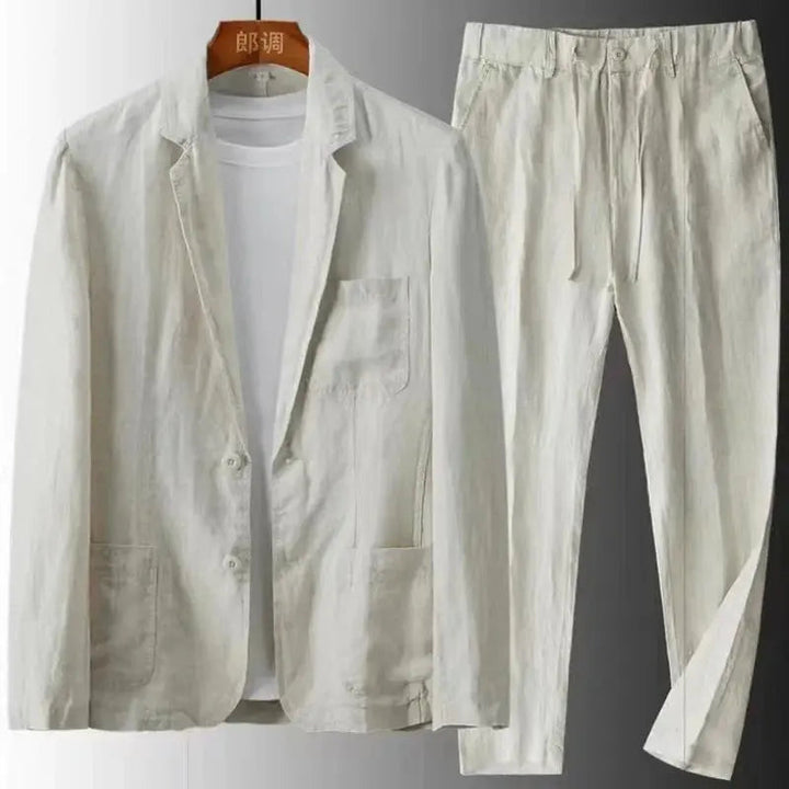 "Costume en lin luxueux pour homme, élégant et intemporel, avec veste et pantalon chic, idéal pour événements formels."