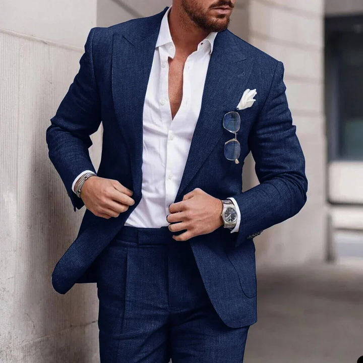 "Costume en lin pour mariages, élégant deux pièces, avec revers raffiné et coupe classique, pour hommes sophistiqués."