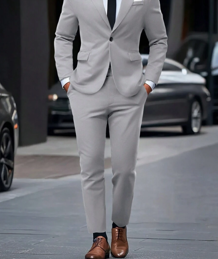 "Costume homme Bastien: veste gris anthracite et pantalon assorti, coupe moderne, pour occasions formelles et décontractées"