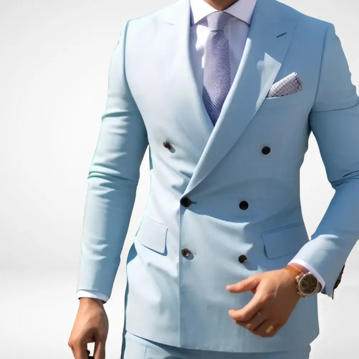 "Costume homme croisé à revers larges, coupe élégante pour un style professionnel, poches à rabat, silhouette ajustée."
