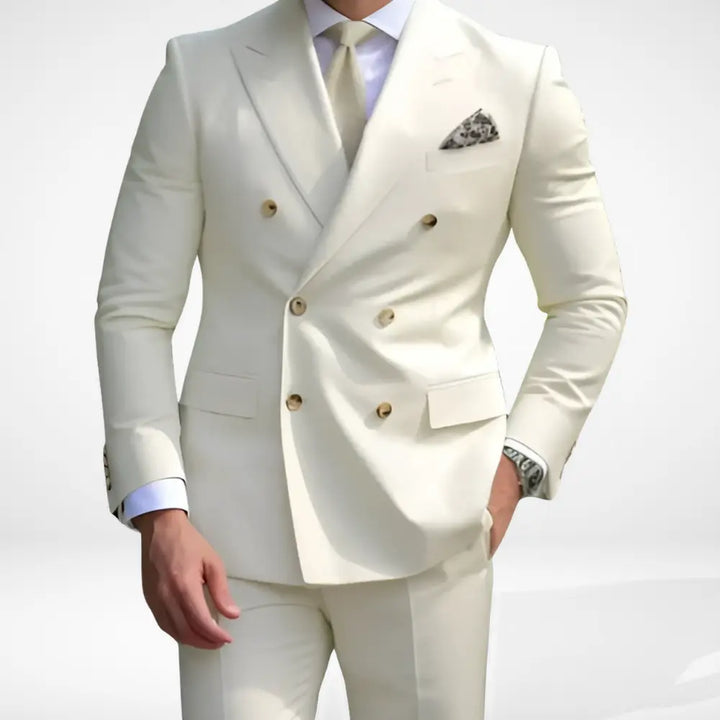 "Costume homme croisé à revers larges, coupe élégante pour un style professionnel, poches à rabat, silhouette ajustée."