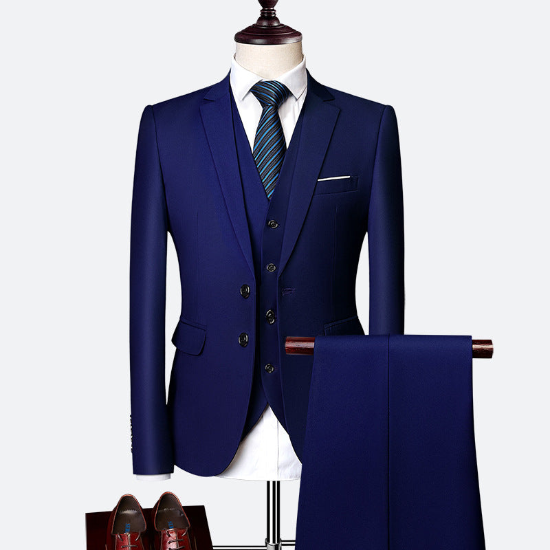"Costume homme élégant 3 pièces respirant, coupe slim bleue, parfait pour mariages, allure moderne et confortable."