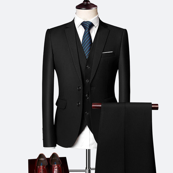 "Costume homme élégant 3 pièces respirant, coupe slim bleue, parfait pour mariages, allure moderne et confortable."