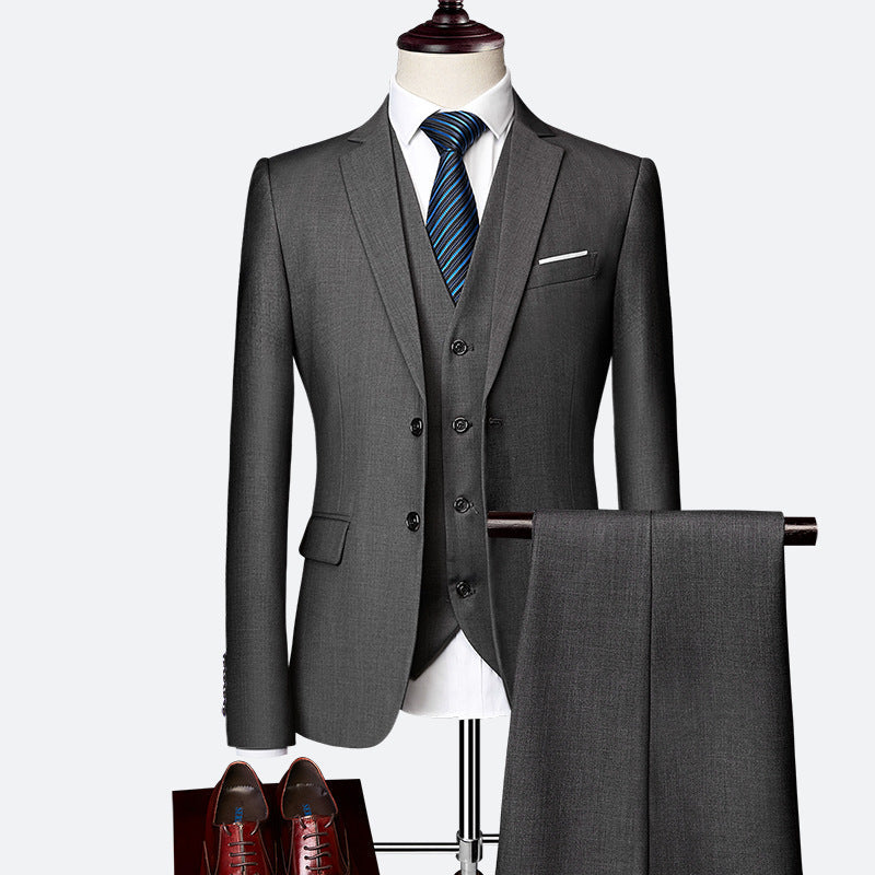 "Costume homme élégant 3 pièces respirant, coupe slim bleue, parfait pour mariages, allure moderne et confortable."