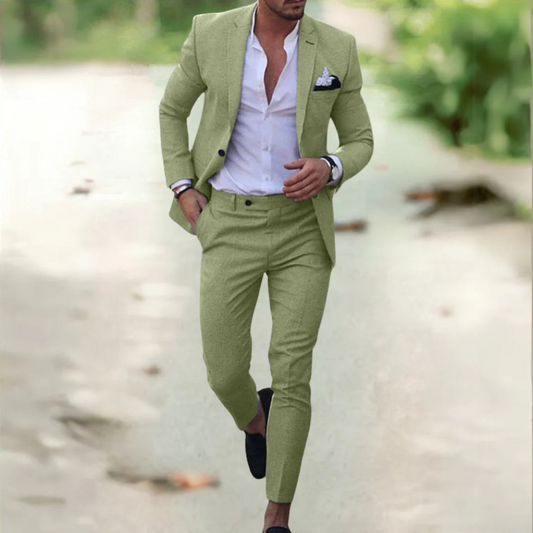 "Costume homme slim élégant, coupe ajustée, tissu léger, fond blanc, idéal pour occasions formelles et professionnelles."