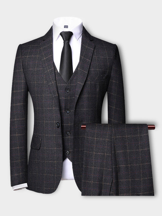 "Costume homme trois pièces à carreaux élégants, coupe ajustée, veste, gilet, pantalon, style classique et moderne."