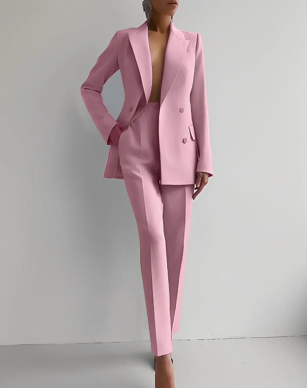 "Costume tailleur femme élégant, blazer structuré et pantalon droit, ensemble 2 pièces pour allure professionnelle"