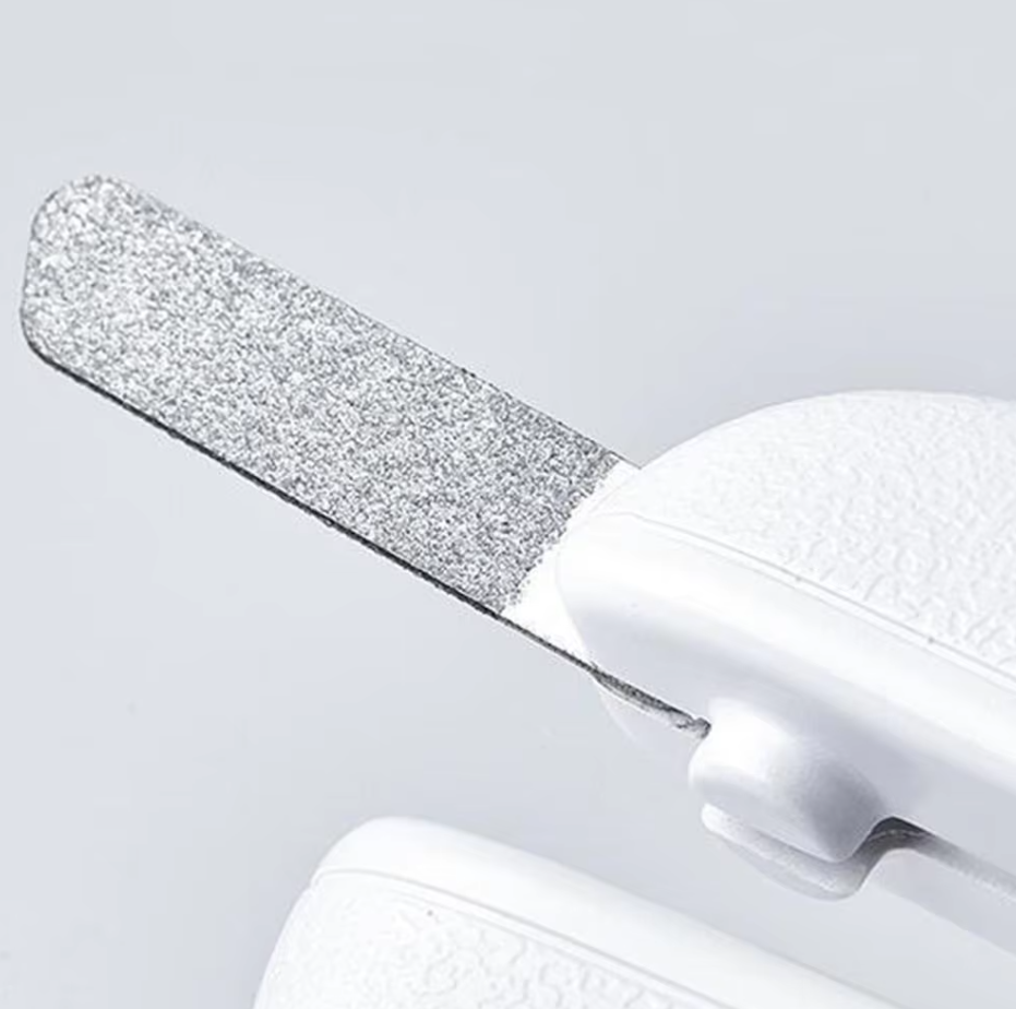 Coupe-griffes électronique pour animaux, design ergonomique, usage sûr et précis, idéal chiens et chats.