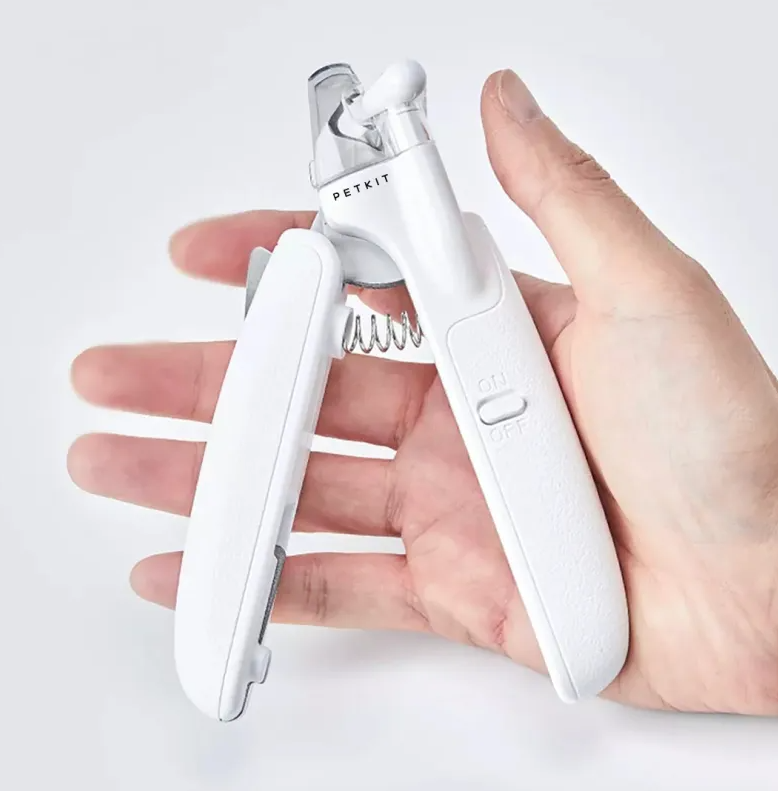 Coupe-griffes électronique pour animaux, design ergonomique, usage sûr et précis, idéal chiens et chats.