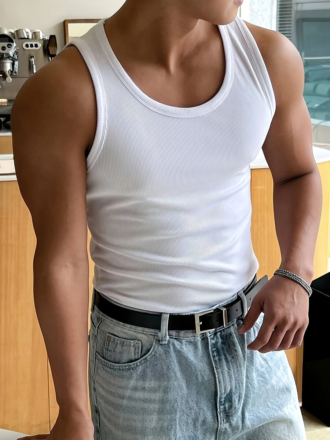"Débardeur d'été homme en polyester respirant, coupe slim, style décontracté, idéal pour les journées chaudes"