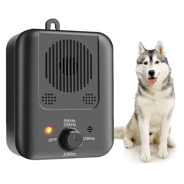 Dispositif anti-aboiement ultrasons noir, compact et portable, pour réduire les aboiements des chiens en toute sécurité.