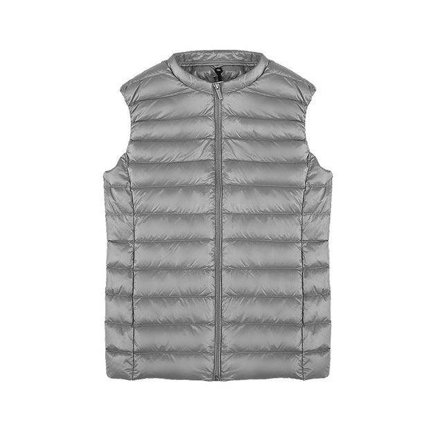 "Doudoune sans manches ultra-légère pour femme, design chic, compacte, avec traitement déperlant, idéale par tous les temps."