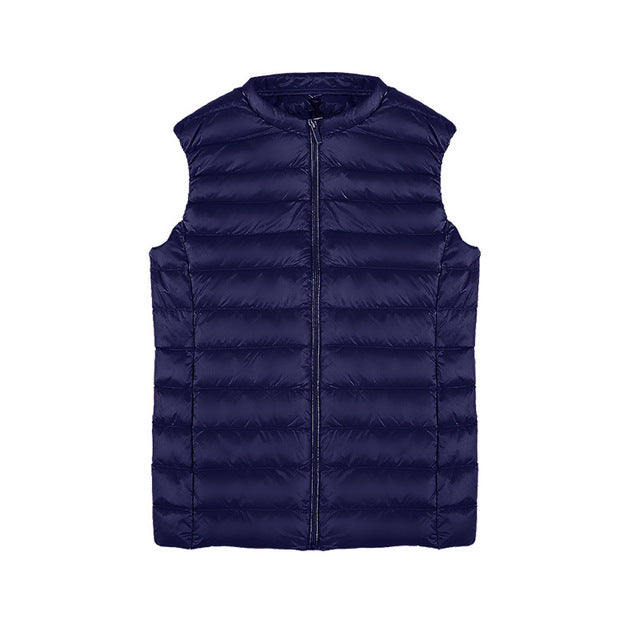 "Doudoune sans manches ultra-légère pour femme, design chic, compacte, avec traitement déperlant, idéale par tous les temps."