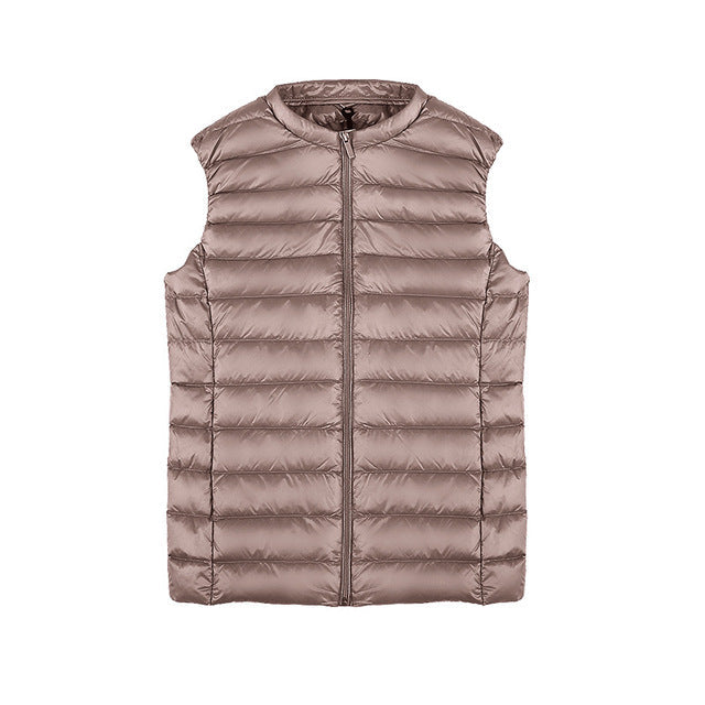 "Doudoune sans manches ultra-légère pour femme, design chic, compacte, avec traitement déperlant, idéale par tous les temps."