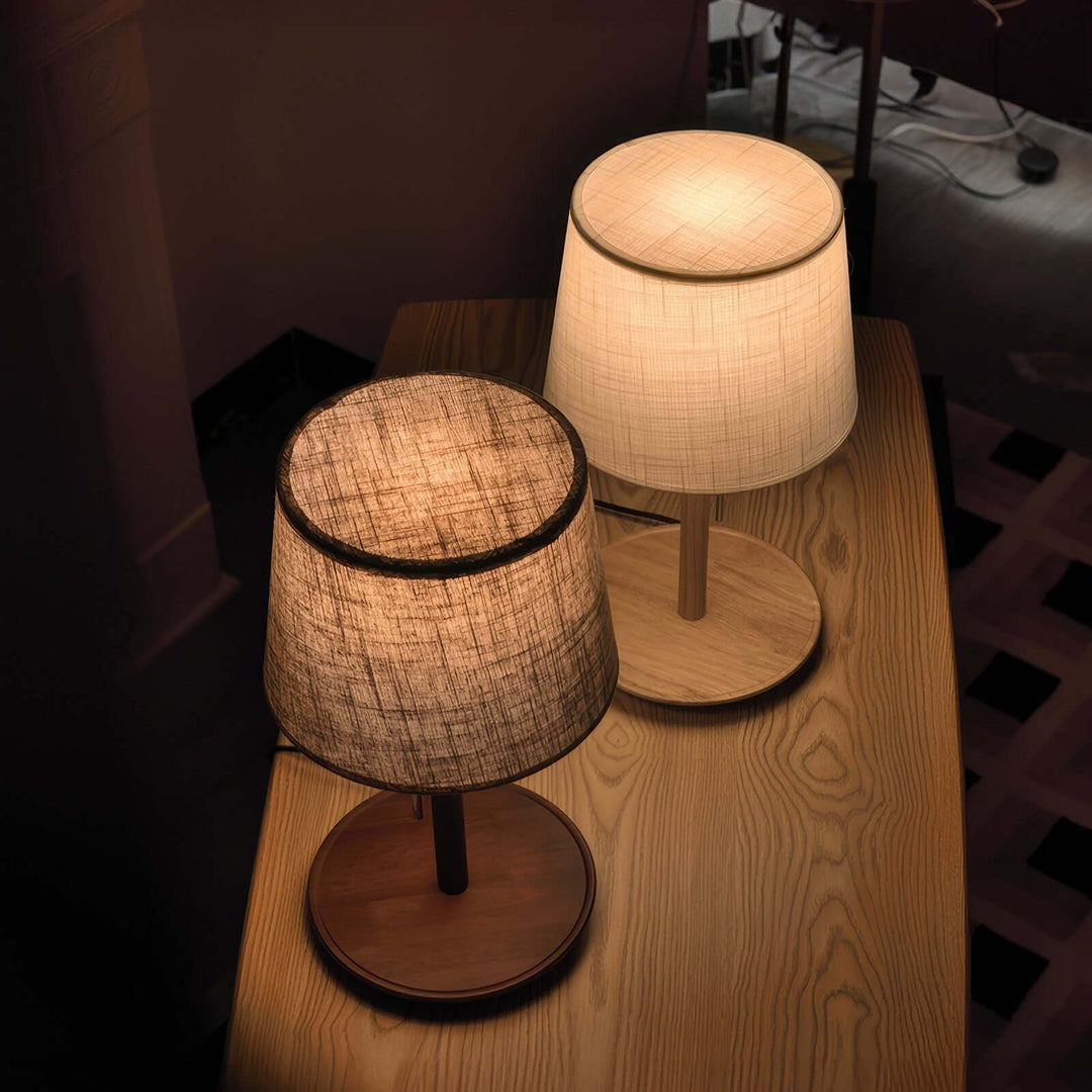Gentle Glow - Lampe En Noyer Nordique Avec Accents En Tissu De Luxe