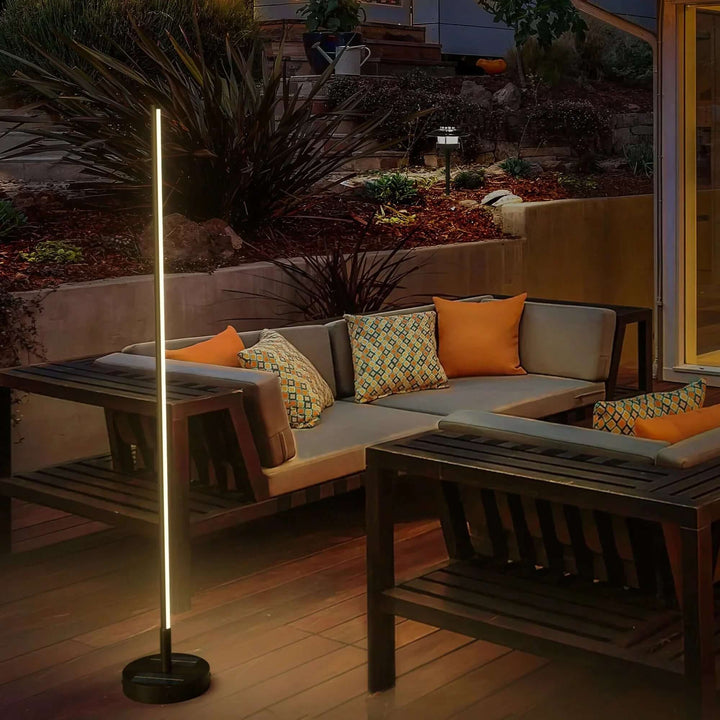 Lampadaire solaire extérieur moderne: Éclairage LED élégant