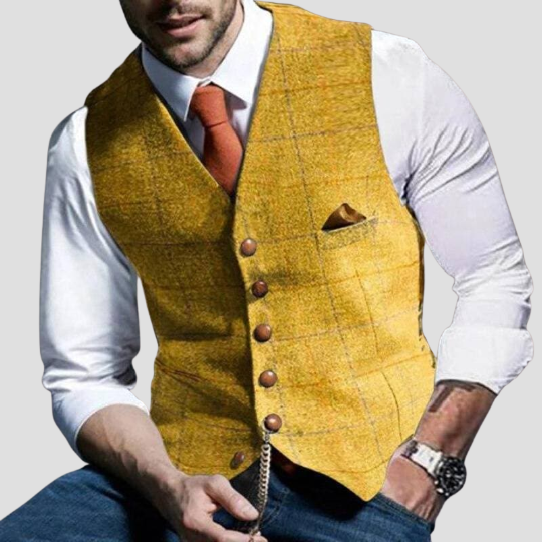 "Élégant gilet sans manches homme, coupe ajustée, boutons contrastants, tissu coton mélangé, parfait pour style moderne."
