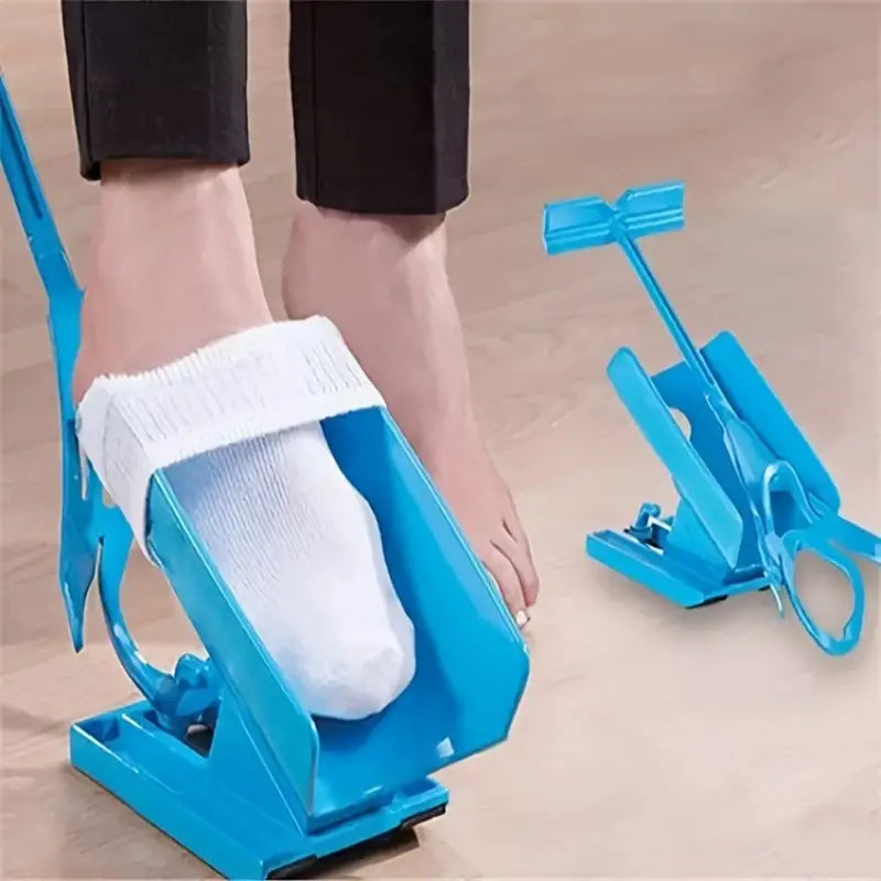 Enfile-chaussettes ergonomique et durable, poignée allongée, plastique robuste. Facilite l'enfilage de toutes chaussettes.