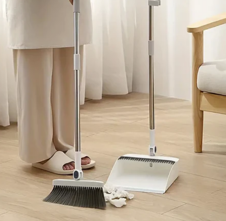 Ensemble balai et pelle à dents, tête rotative 180°, design ergonomique, nettoyage efficace des coins sous les meubles.