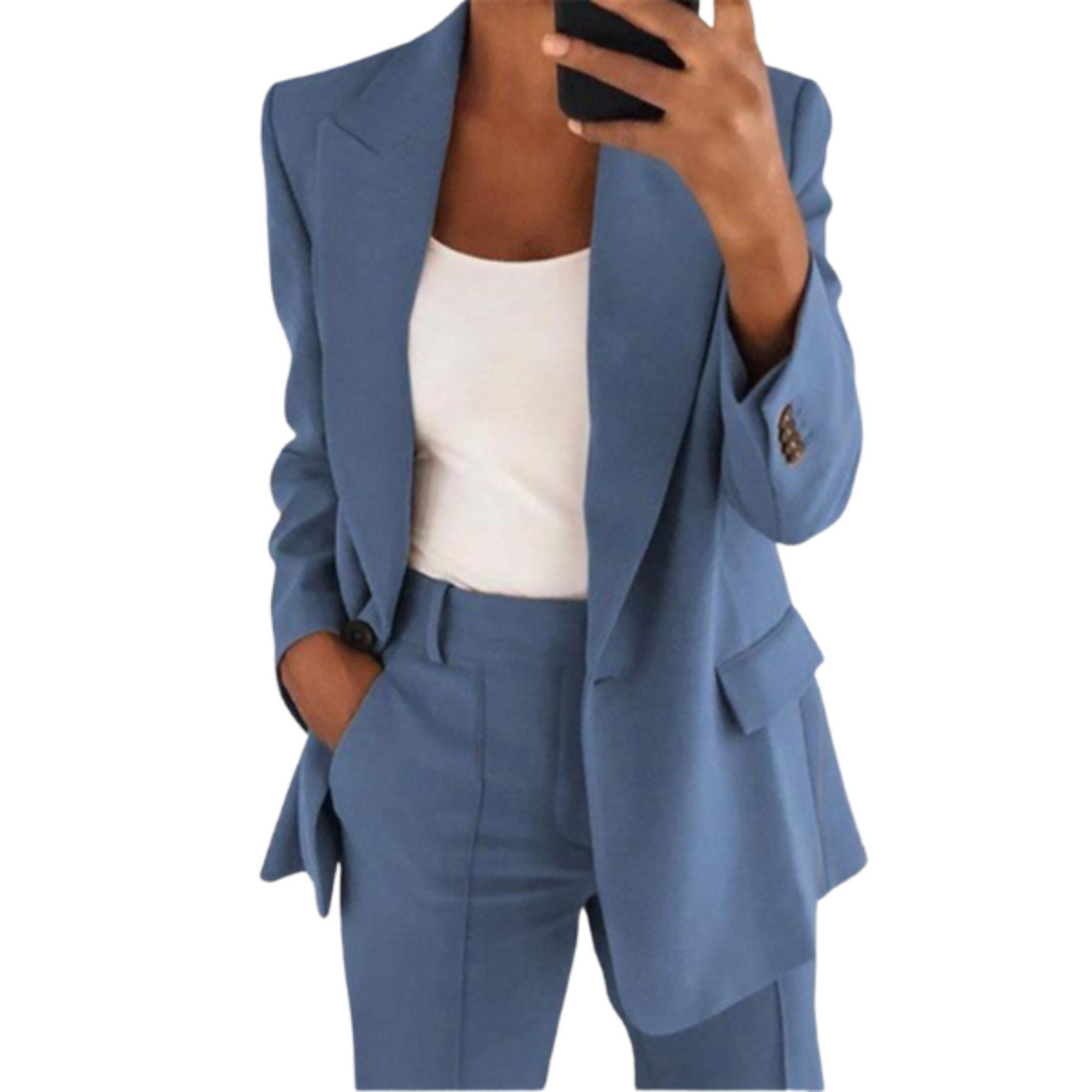"Ensemble blazer femme élégant, colbert et pantalon, design chic, couleurs variées, tenue parfaite pour toutes occasions."