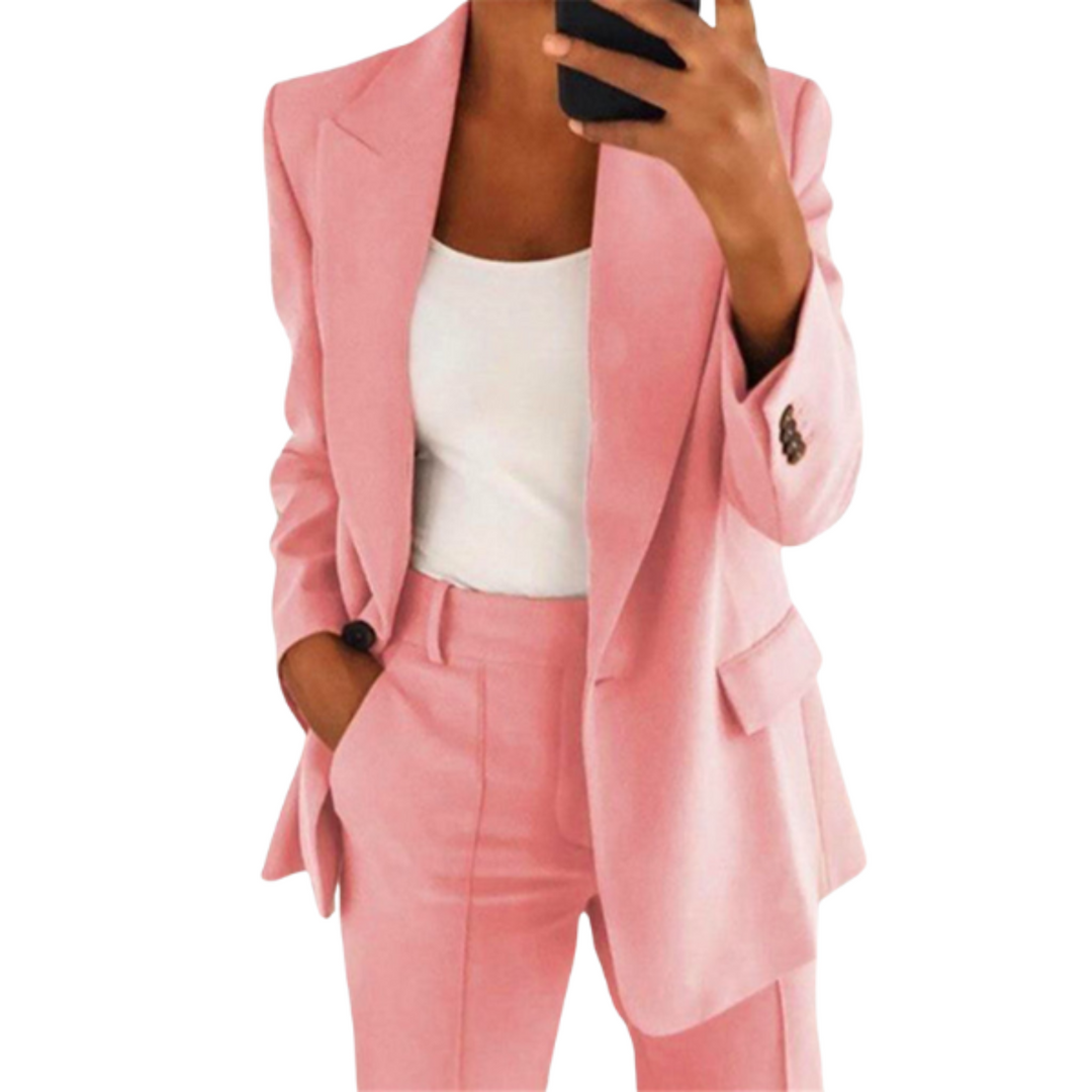 "Ensemble blazer femme élégant, colbert et pantalon, design chic, couleurs variées, tenue parfaite pour toutes occasions."