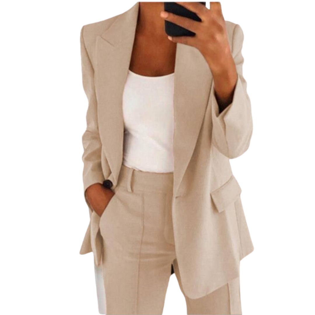 "Ensemble blazer femme élégant, colbert et pantalon, design chic, couleurs variées, tenue parfaite pour toutes occasions."