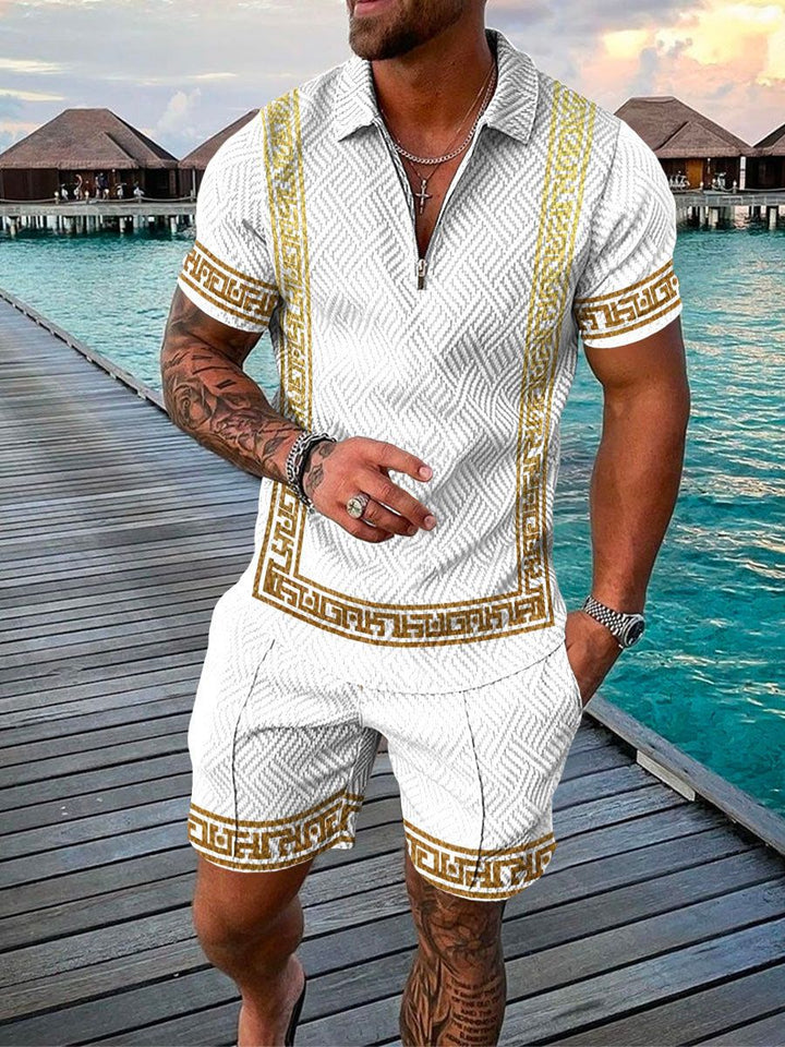 "Ensemble chemise col V zippé et short homme, motif géométrique, chic, confortable pour l'été, idéal jours ensoleillés."