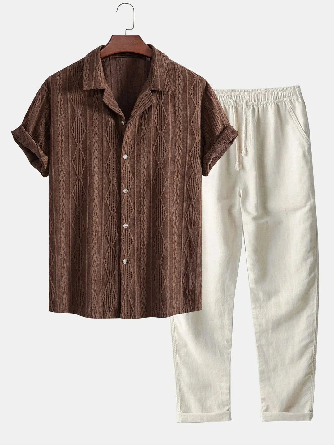 "Ensemble chemise et pantalon en lin pour femmes, vue de face, élégant et décontracté, tissu léger pour l'été."