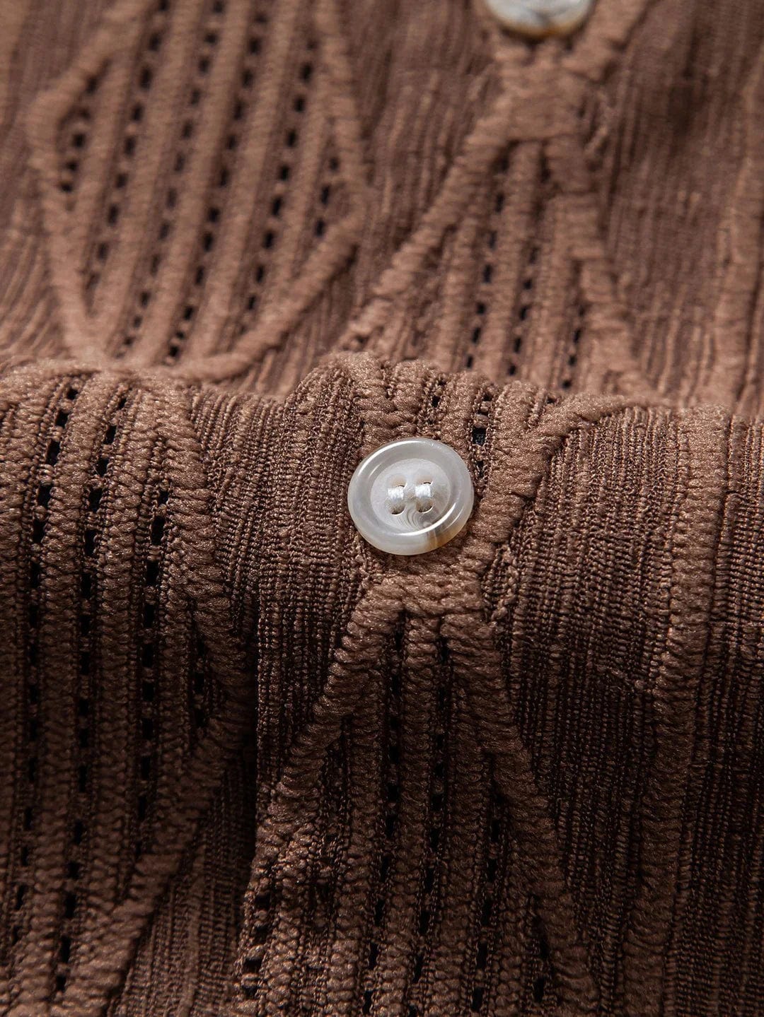 "Ensemble chemise et pantalon en lin pour femmes, vue de face, élégant et décontracté, tissu léger pour l'été."