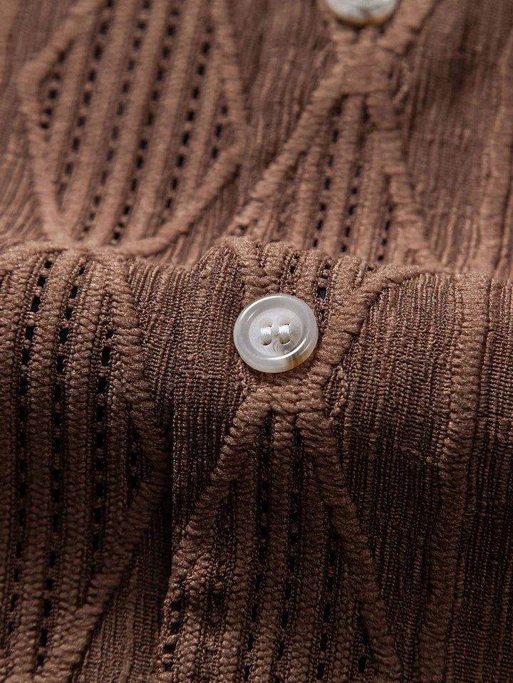 "Ensemble chemise et pantalon en lin pour femmes, vue de face, élégant et décontracté, tissu léger pour l'été."