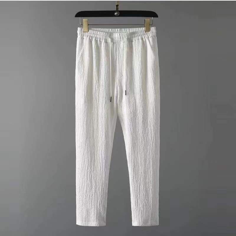 "Ensemble d'été en lin pour hommes, chemise aérienne et short assorti, élégant et confortable pour saison estivale."