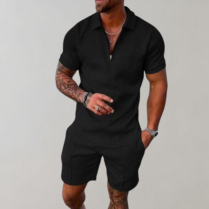 Ensemble d'été pour hommes: polo moderne bleu marine avec un short assorti, idéal pour un look chic et frais.