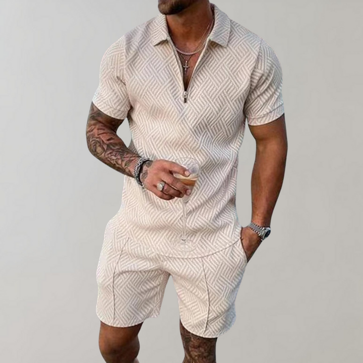 Ensemble d'été pour hommes: polo moderne bleu marine avec un short assorti, idéal pour un look chic et frais.