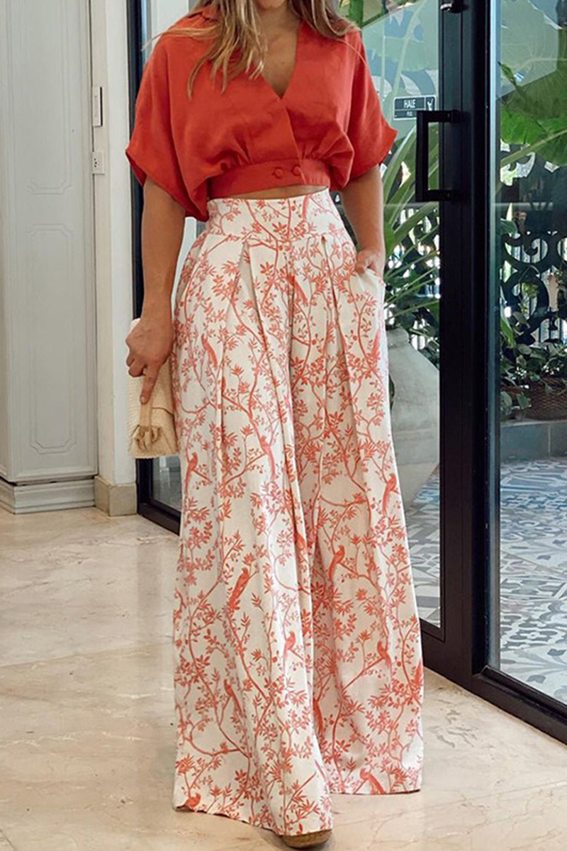 "Ensemble deux pièces femme chic en satin luxe, crop top à manches longues, pantalon palazzo, style élégant & moderne."