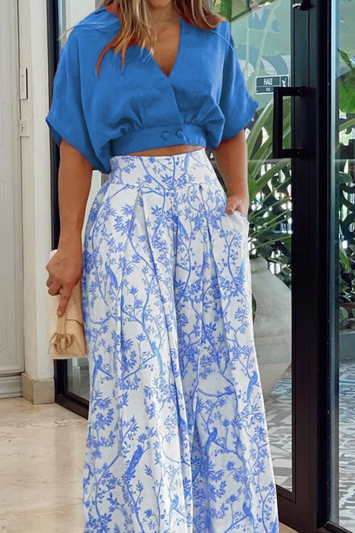 "Ensemble deux pièces femme chic en satin luxe, crop top à manches longues, pantalon palazzo, style élégant & moderne."