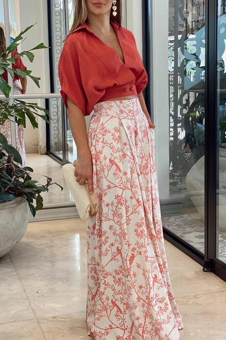 "Ensemble deux pièces femme chic en satin luxe, crop top à manches longues, pantalon palazzo, style élégant & moderne."