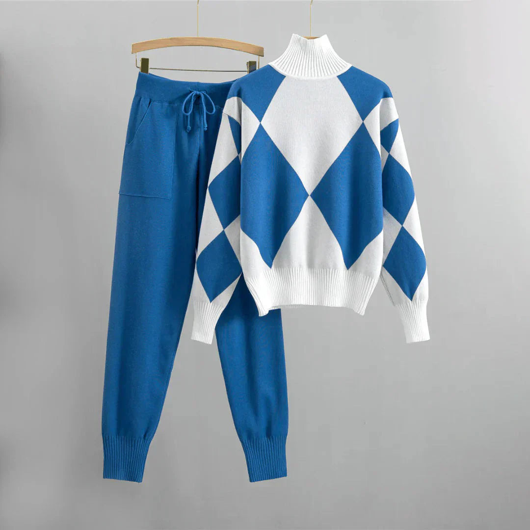 Ensemble deux pièces femme en polyester doux, sweat à manches longues rouge et pantalon taille haute pour confort optimal.