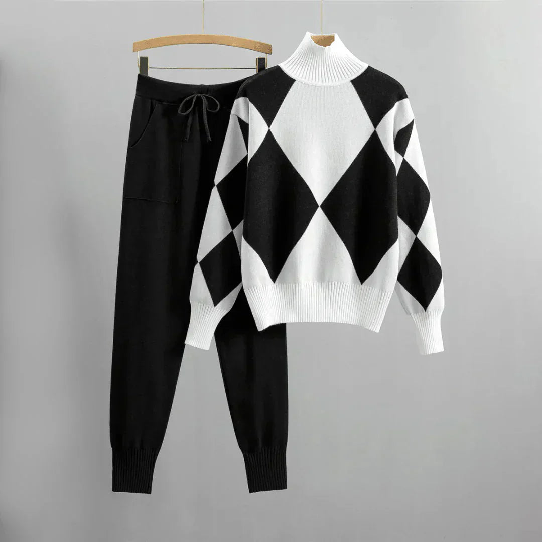 Ensemble deux pièces femme en polyester doux, sweat à manches longues rouge et pantalon taille haute pour confort optimal.