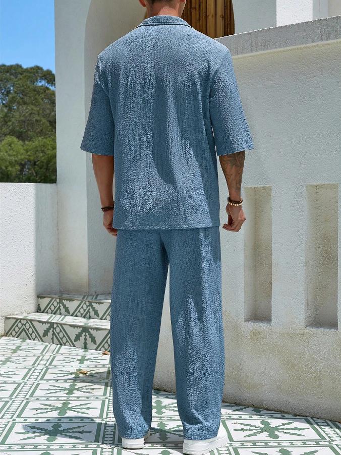 "Ensemble deux pièces homme moderne, style chic décontracté, ton neutre, coupe ample, parfait pour toutes occasions."