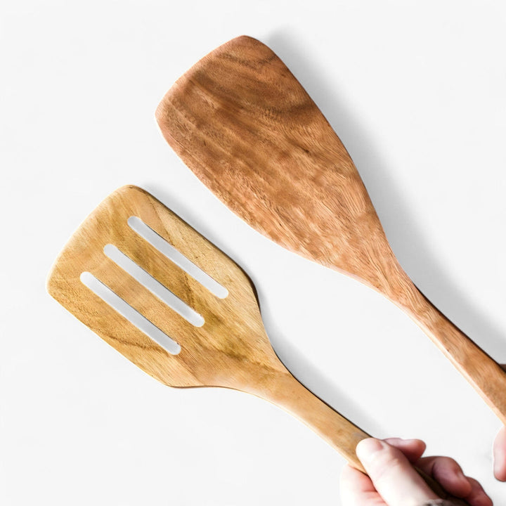 "Ensemble d'ustensiles de cuisine en bois robustes, design élégant, résistant à la chaleur, anti-rayures, ergonomique."