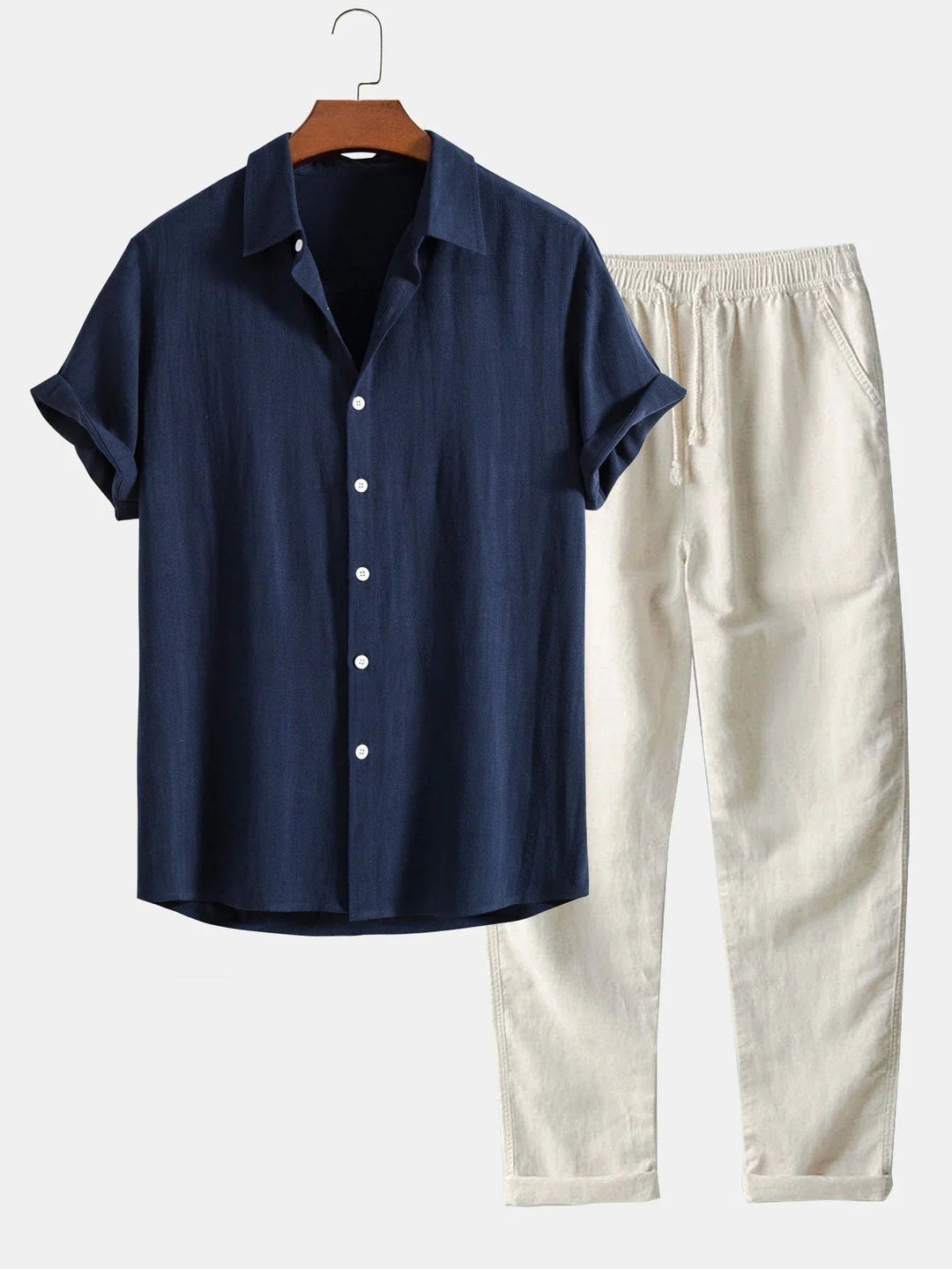 Ensemble élégant chemise et pantalon pour homme, avec des lignes nettes et coupe sophistiquée, parfait pour toute occasion.