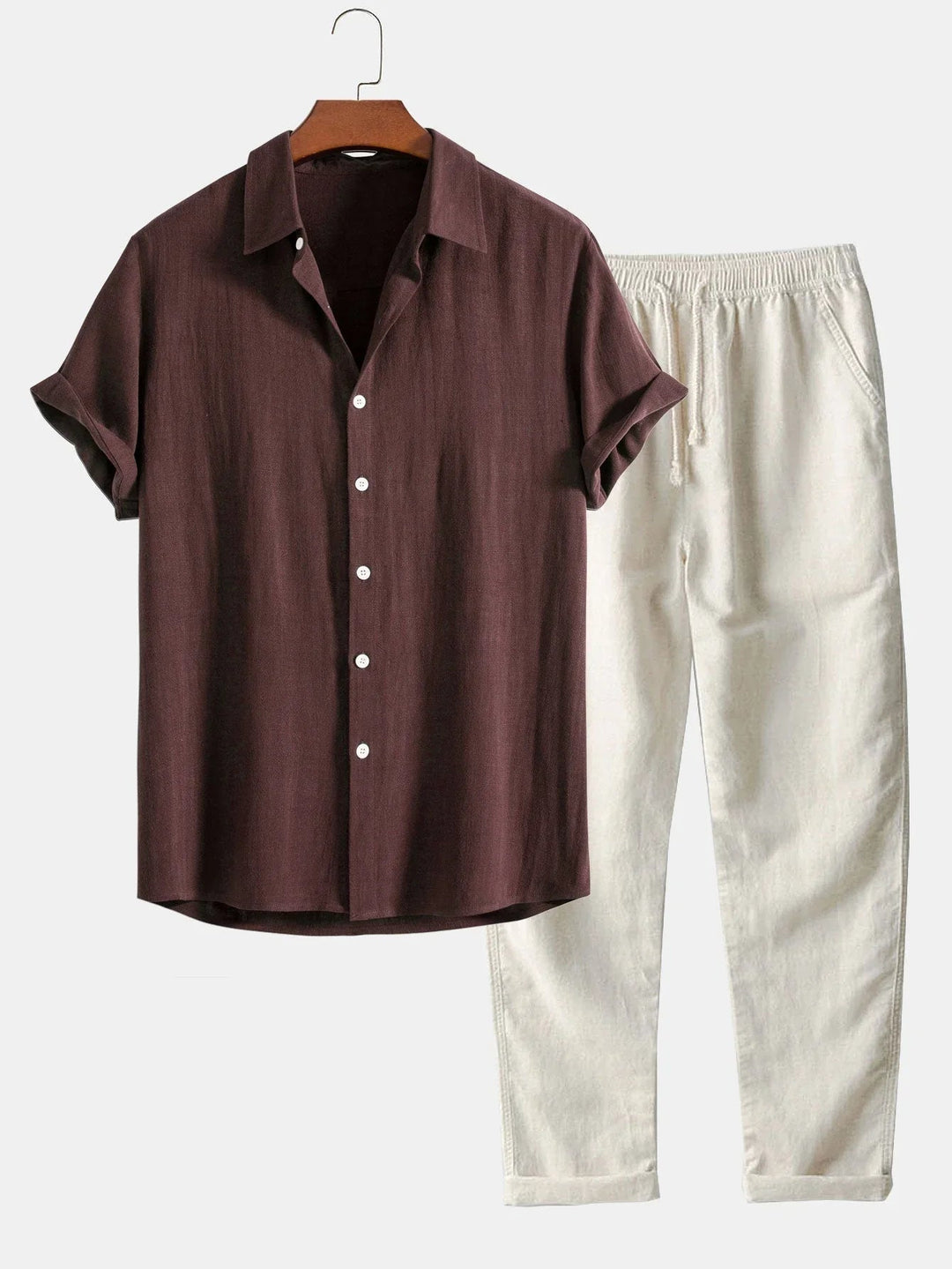 Ensemble élégant chemise et pantalon pour homme, avec des lignes nettes et coupe sophistiquée, parfait pour toute occasion.
