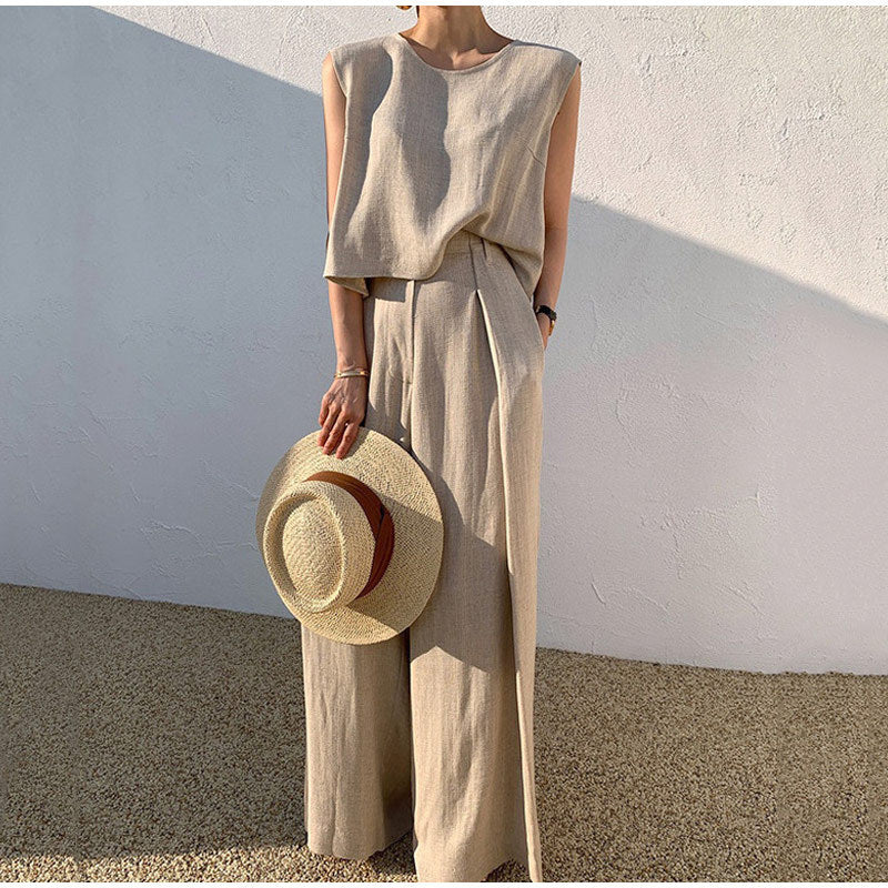 "Ensemble en lin estival femme, pantalon ample et haut col rond, beige, noir, bleu, élégance décontractée."