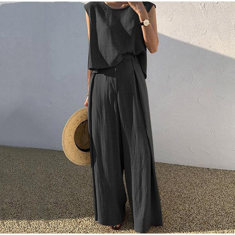 "Ensemble en lin féminin élégant, blouse V-neck fluide, pantalon taille haute, chic et confortable pour l'été."