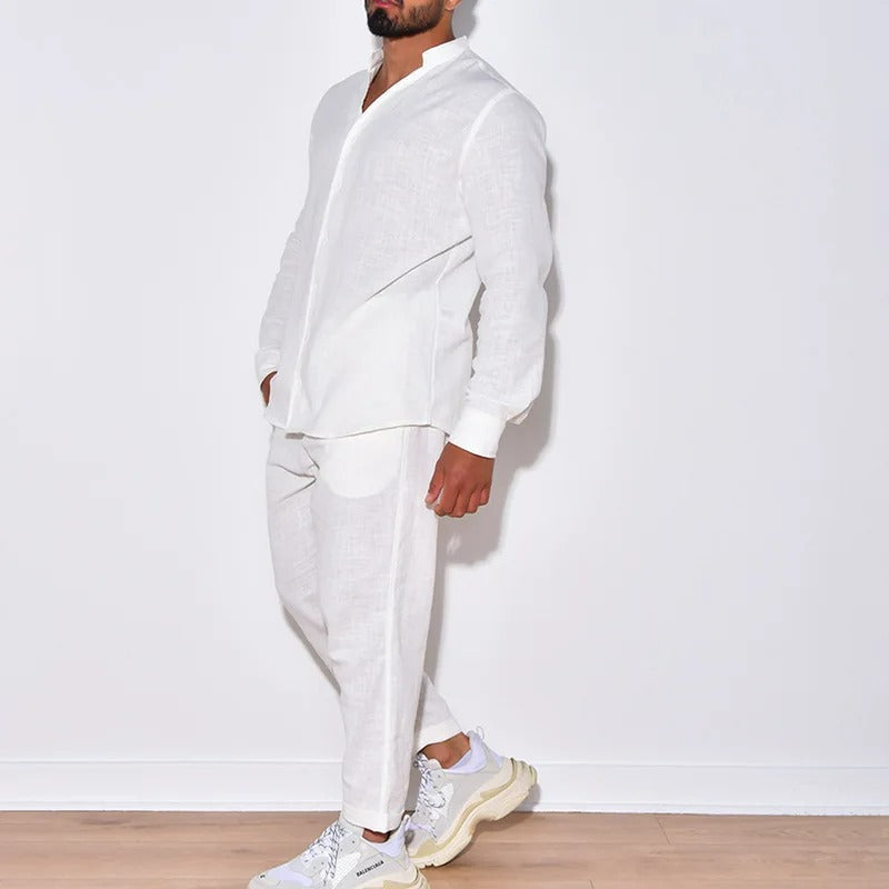 Ensemble en lin pour homme, chemise manches courtes et short assorti, style élégant et confortable pour l'été.