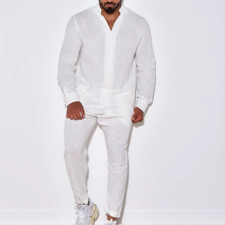 Ensemble en lin pour homme, chemise manches courtes et short assorti, style élégant et confortable pour l'été.