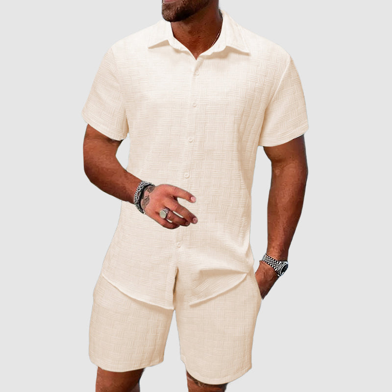"Ensemble estival chic et décontracté pour homme, short élastique et haut léger, style océanique tendance."