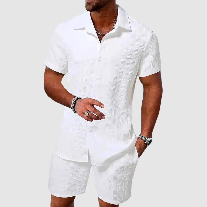 "Ensemble estival chic et décontracté pour homme, short élastique et haut léger, style océanique tendance."