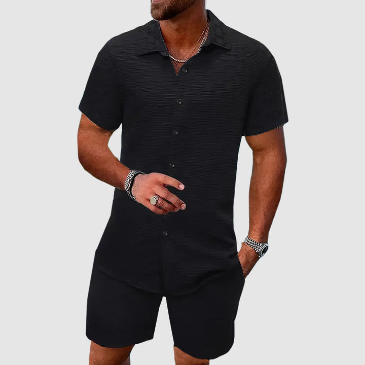 "Ensemble estival chic et décontracté pour homme, short élastique et haut léger, style océanique tendance."
