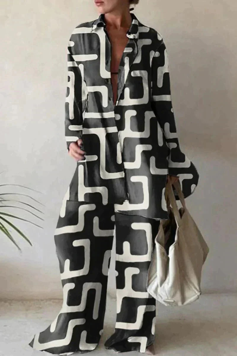 "Ensemble féminin chic avec chemise oversize motif abstrait et pantalon large, look moderne et confortable."